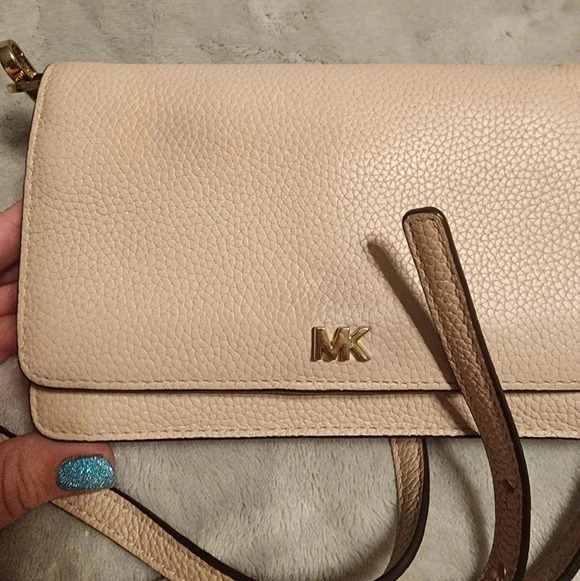 Michael Kors Soft Pink Leather Crossbody Purse - Picture 5 of 7